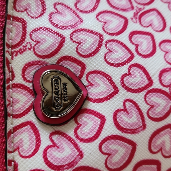 Adorable Coach Heart Leather Cosmetics Bag ❤️💄🩷 - Picture 2 of 15